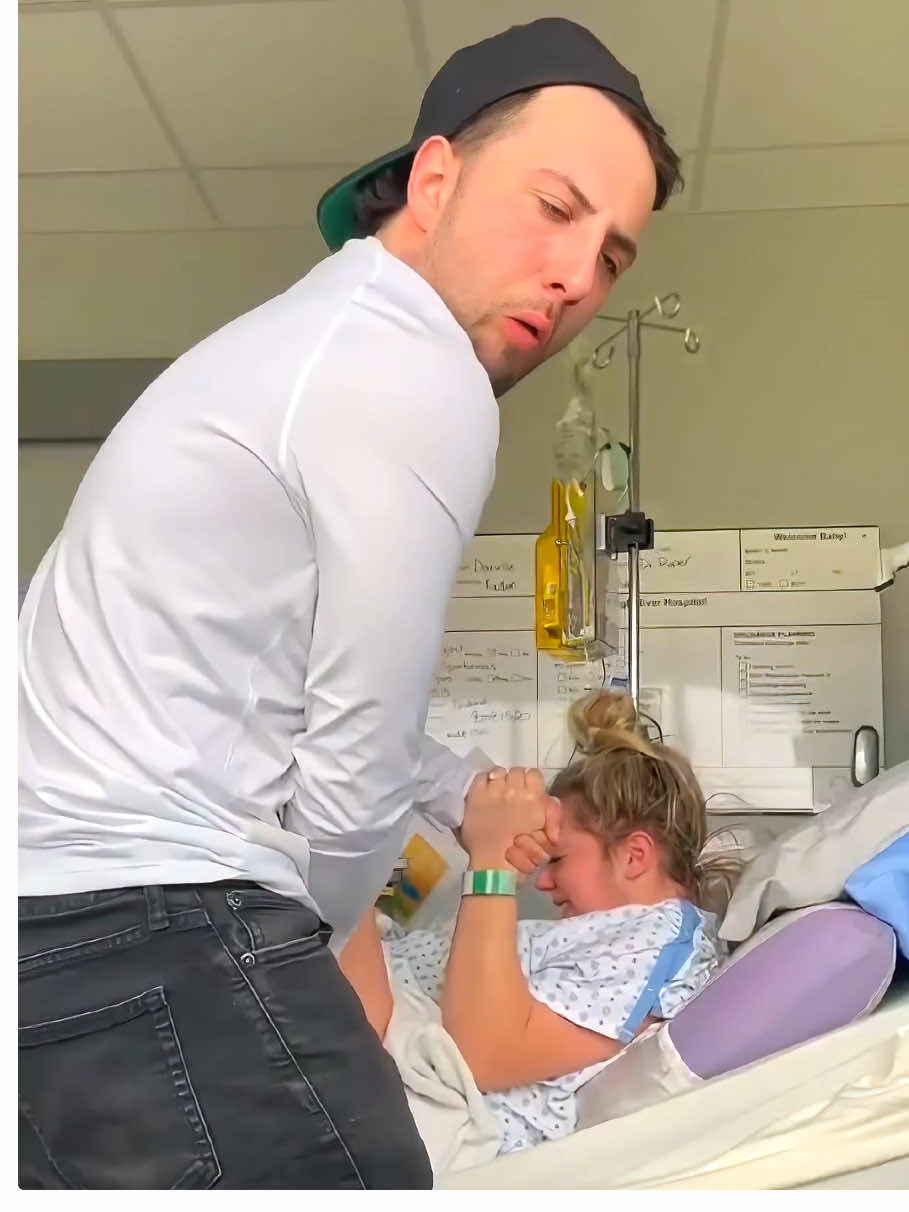 Funny reactions from husbands when their wives give birth #funnyvideos #reaction #givebirth #fyp #funny 
