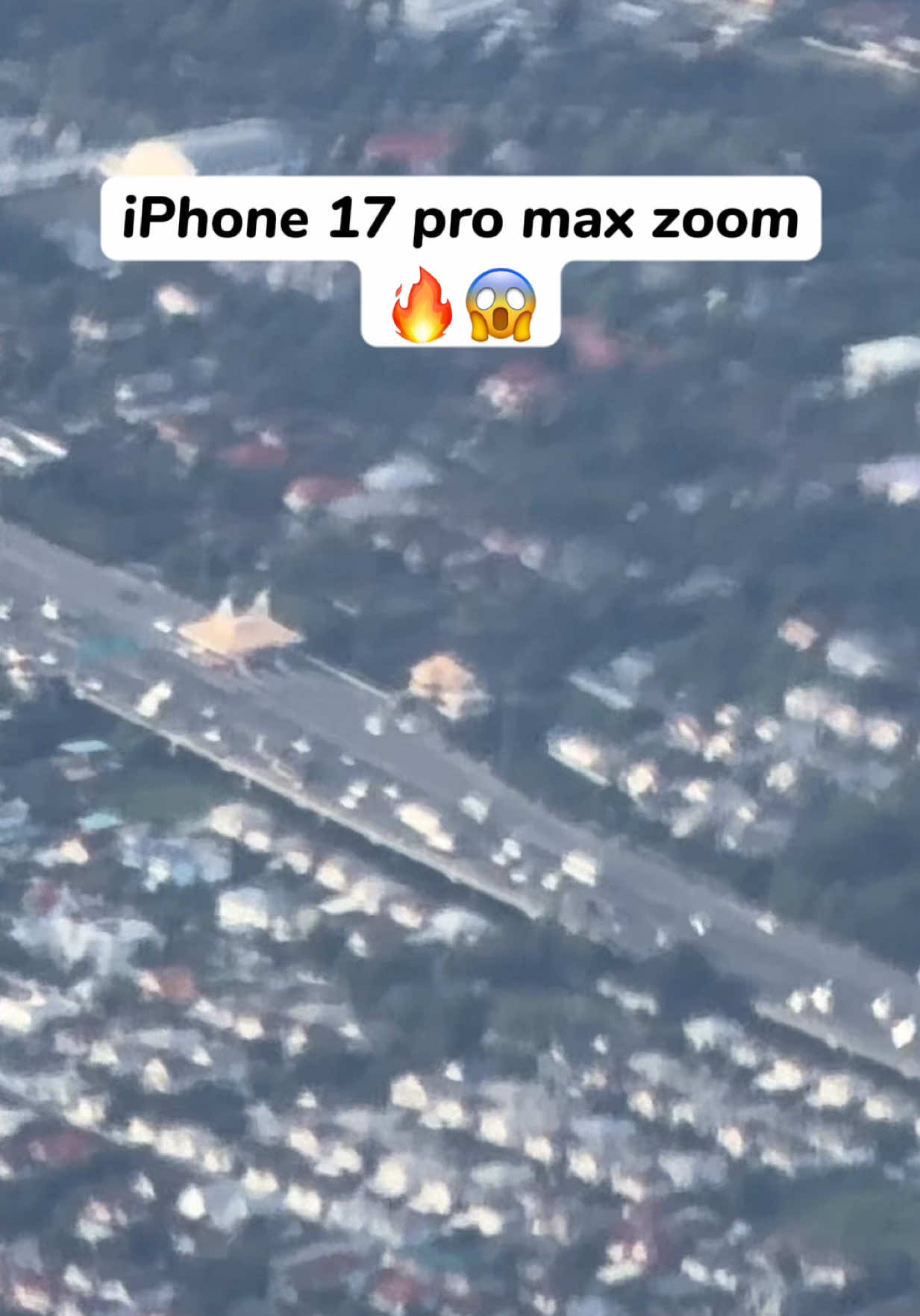 ทดลองซูม iPhone 17 pro max แบบตึงๆ 🗿😱 #iphone17promax #zoom #iPhone #test 
