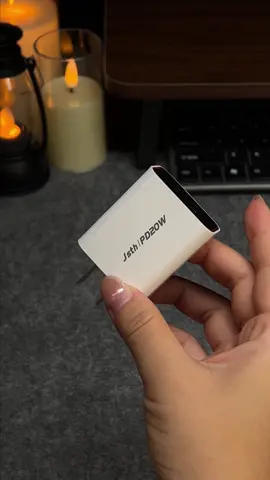 Một đầu sạc có thể sạc hai điện thoại di động cùng một lúc, đi ra ngoài không cần phải mang theo nhiều sạc, điều quan trọng là 20w siêu sạc. Tiện lợi và giá cả phải chăng.#tiktok #charger 