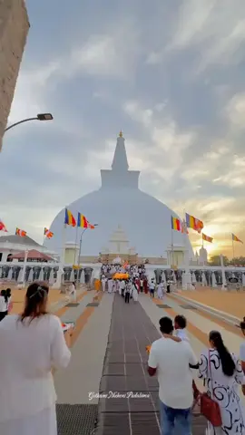 උතුම් වූ ස්වර්ණමාලි මහා සෑ රජාණන් වහන්සේ.....දැක බලා අනුමෝදන් කර ගන්න.🙏#kuliyapitiya #අනුමෝදන්_වෙත්වා🌼🌼🙏🙏  #ධර්මදානයක්_වේවා #රුවන්වැලිමහාසෑය #සාදු🌸🙏සාදු🌸🙏සාදු🌸🙏 