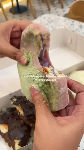 akhirnya nyobain donat mochi viral inihh🫶🏻✨ 📍Nerra bakehouse  Jl. Arief Rahman Hakim no 59 Surabaya #placetogosurabaya #donatmochi #donatsurabaya #kulinersurabaya 