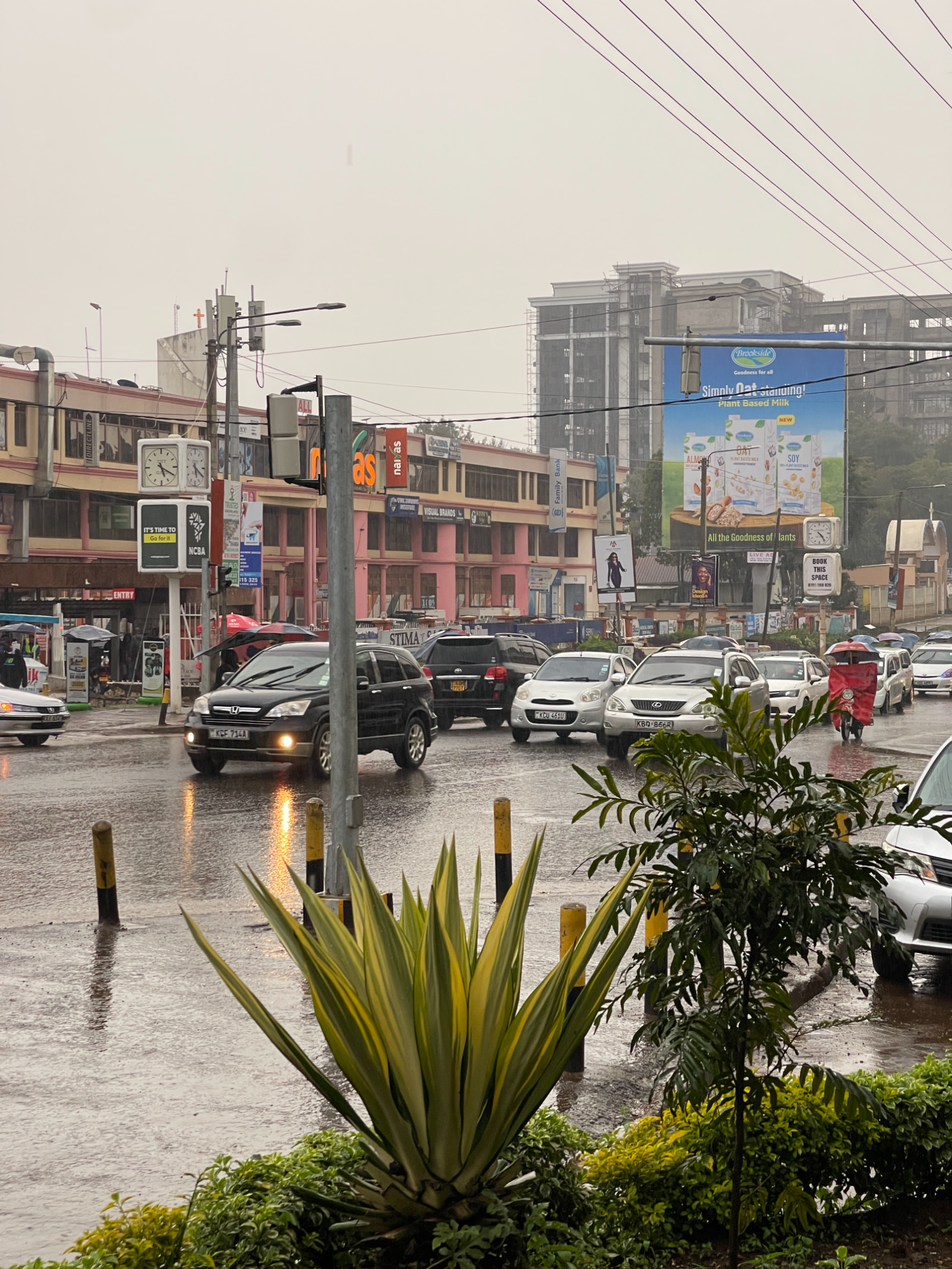 Climax coach (Elino Liengo - KDN 155X) rolling into Eldoret City. #Eldoret #getoutside #uasingishu #cityofchampions #mercedes