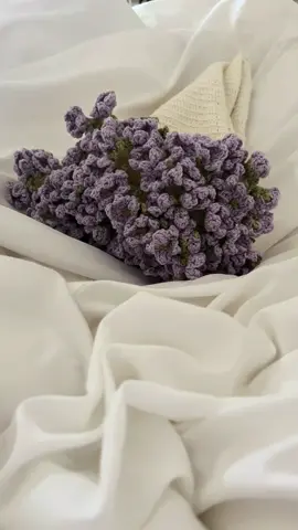 Hydrangea blanket💐 大好きな紫陽花のブランケットを大好きな色で編んでみました。 2ヶ月弱かかりました、😅 参考:@TSUMUGI かぎ針編み🧶 さん My Instagram:flwcrochet 使用糸🪡🧶 ユザワヤ　ウォッシャブルコットン101 7玉 ダイソー　リサイクルコットンRE11 半玉、RE13 1玉半 #crochet #かぎ針編み #花束ブランケット #編み物 #fyp