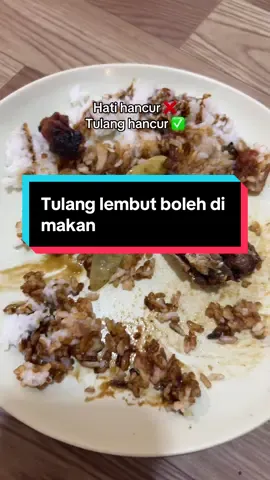 Abaikan ayam yg hangus di tepi tu. Tu sebab masak sambil main telefon terlupa 😆 sebab tulaa makan ikan tausi,pahit bah ayam hangus😂 #lunch #airtanganasnita #ikantausi #fyp #sabahancrew_fams 