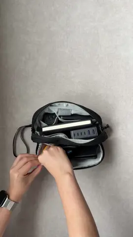 If you don't keep a charger bag around to make sure all your devices stay topped up you should make one ASAP.  #UGREEN #Tech #edc #charger#Unboxing