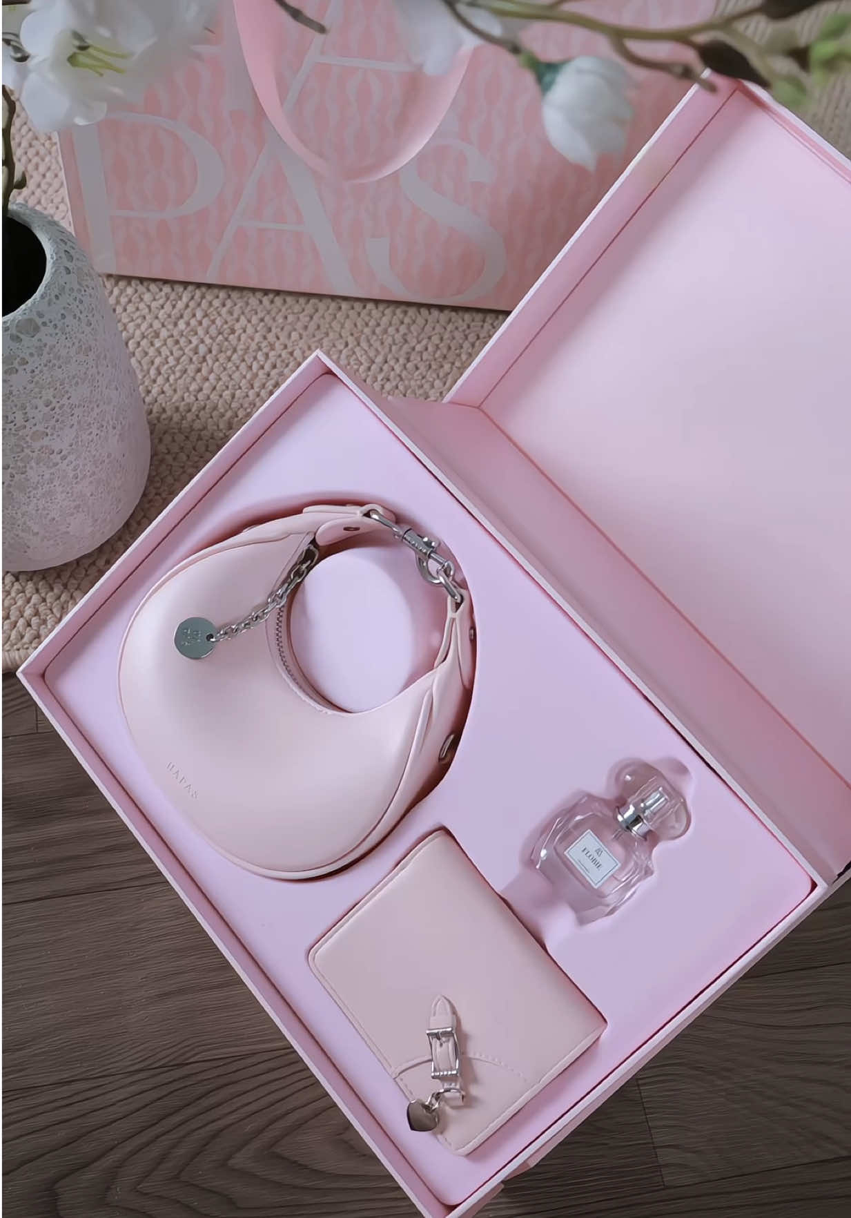 20-10 này bạn đã tìm được quà ưng ý chưa#ngohongdiary #hapas#vucattuong #quatang2010#yeutudieunhonhat 