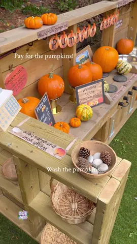 🧡PUMPKIN PATCH🧡 Turn the mud kitchen into a pumpkin patch and wash station. Pumpkins are a wonderful resource to utilise at this time of year, they make great, open ended resources to use as part of play.  Benefits of this play include developing a range of mathematical skills such as exploring weight, size, counting and paying for the items. Children can learn new vocabulary and work together in the role play.  You can download the printed resources from my website. Comment ‘pumpkin patch’ if you need the link 🍂 #pumpkinpatch #eyfs #earlyyears #earlyyearsoutdoor #outdoorlearning  