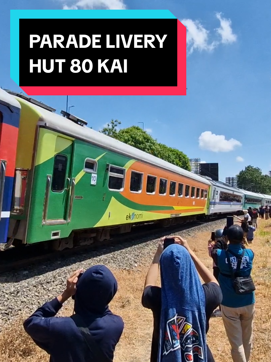 Parade Livery dari Masa ke Masa.. #hutkai #liveryjadul #keretaapiindonesia #fyp #surabaya 