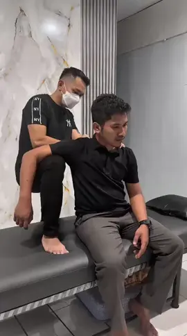 tag keluarga,sahabat,teman dan pasangan kalian.. komentar dibawah jika ada yang ingin disampaikan.. follow untuk informasi terbaru.. share agar vidio bisa lebih menjangkau banyak orang..dan like supaya mimin lebih semangat #terapi #kretek #sarafkejepit #tulang #fyp 