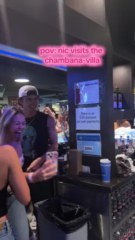 the was random…and an experience…but worth it😭…@Nicolas Vansteenberghe feel free to come back onna saturday night and visit red lion instead👀a time will be hadddd😗#nicvansteenberghe #loveislandusa #uiuc #Homecoming #fyp #collegelife #seniorszn #nicvans #greekfest #champaign 
