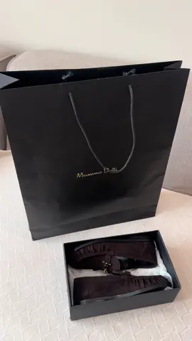 #fallwishlist #lofers #massimodutti #darkbrown 
