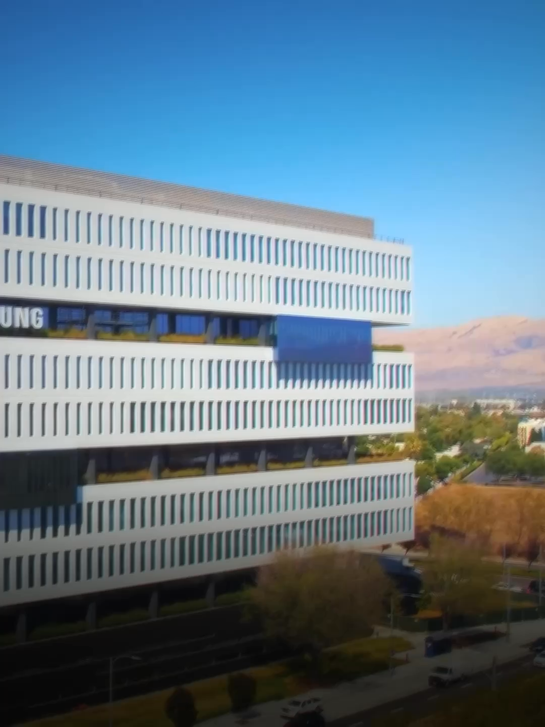 still waiting for an android company to make a decent HQ #apple #iphone #iphoneair #iphone17