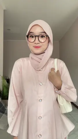 pretty blouse from @miaamanda20 