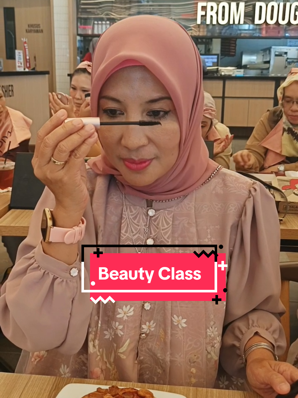Beauty Class One Fine Day Pixy x @marina.anggreini05  with Toko Dian Kosmetik bertempat di Pizza Hut Pangkalpinang ✨ ••••••••••••••••••••••••••••••••• #beautyclass  #susantiprofudin  #pangkalpinang  #pizzahut  #PKP 