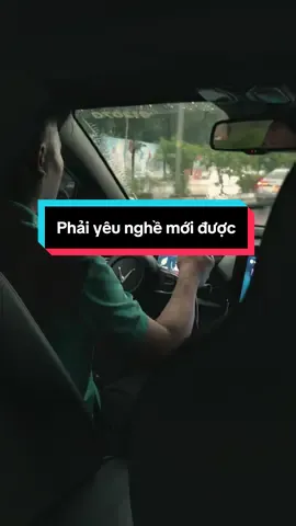 Củng là tài xế lái xe…mà lâu lâu vào sài gòn đi taxi xanh…lên xe thấy bác tài cầm quả vô lăng uy tín phết nên cũng yên tâm..chúc anh thật nhiều sức khoẻ và luôn vdba trên mọi nẻo đường  #huynhtrong1206 #saigon #taxi #taxixanhsm #laixe 