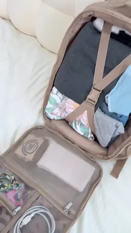 Pack with me for my trip to Boracay✈️#bagsmart #whatsinmybag #trip #travel #backpack #boholisland #boracay 