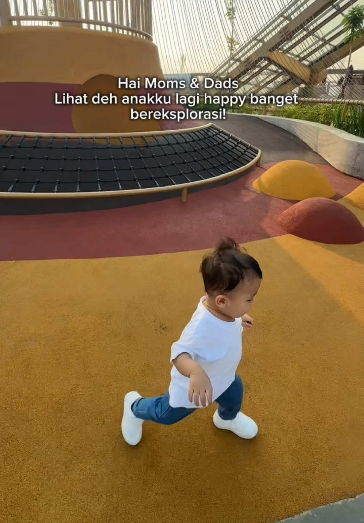 Si Kecil happy banget bereksplorasi tanpa distraksi! Aku jadi tenang karena pakai Merries Skin Protection Slim 💖   🔹 Teknologi Super Absorbent Polymer (SAP) menyerap hingga 200x  🔹 Desain #ErgoSlim slim & ergonomis, bikin Si Kecil bebas bergerak  🔹 Permukaan lembut & bersirkulasi udara baik → cegah iritasi  🔹 Fitur premium: alarm pipis, roll-up tape, pinggang elastis, & karet mudah sobek  Slim tapi tetap super menyerap! Moms & Dads nggak perlu khawatir bocor, Si Kecil bisa  #MerriesSlim #EksplorasiTanpaDistraksi