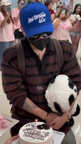 nay hơii yếu nghề , chứ mọi khi đeo khẩu trang vẫn thổi tắt nến đó nha 🤭 cre : on vd  #QuangHungMasterD #Muzik #Muzikhanoi #viraltiktok #xhhhhhhhhhhhhhhhhhhhhhhh 