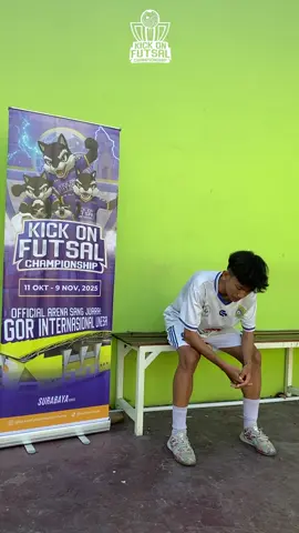 Dari lapangan hijau, ke semangat biru!💙 Futsal tanpa semangat? 😴 Jangan biarkan kelelahan menghentikanmu!  @POCARI SWEAT ID hadir untuk menghidrasi dan mengembalikan energi, biar kamu bisa comeback lebih kuat! 💪👟  #KickOnChampionship #ArenaSangJuara #FutsalSurabaya #FutsalPelajar #eventsurabaya