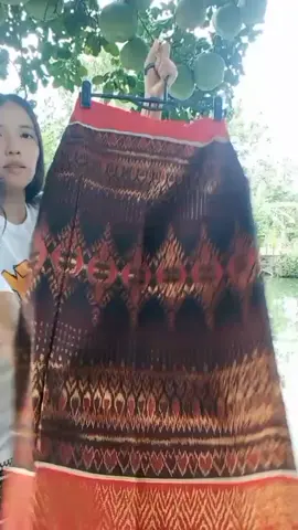 ยืนหนึ่งเรื่องความสวย #ผ้าถุงสําเร็จ #ผ้าถุง #ผ้าถุงตัดสําเร็จ #ผ้าซิ่นตีนแดง #ผ้าถุงเชิงแดง #ผ้าไหมกาบแก้วเชิงแดง #จ๊ะเอ๋ชอบรีวิว🌈🛍️ 