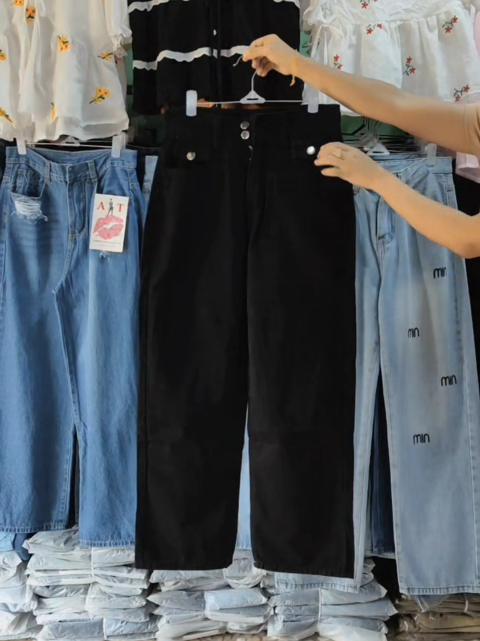 #ဂျင်းမဲအရောင်စိုစိုလေးရောက် တထည်ဈေး 29000 အရှည် 38/39📌#foryourpage #မြို့တော်များအိမ်ရောက်ငွေချေရ♥️🌿 #viral #foryou 