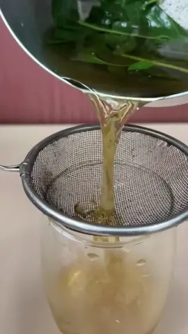 Solución natural para controlar escapes de orina #SaludUrinaria #RemediosNaturales #VejigaFuerte #BienestarFemenino #ConfianzaTotal