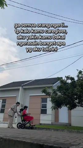 Hai caregiver, makasih ya… buat semua pengorbananmu. 💤 Ngorbanin tidur demi jaga orang tua. → Kita jadi sadar kalau cinta itu ga selalu indah & gampang. Kadang artinya rela ngorbanin kenyamanan biar orang tua aman. 🧠 Nahan sabar walau hati lagi penuh. → Merawat orang tua sakit ngajarin kita kalau sabar itu bukan pas tenang2 aja, tapi justru pas capek & mau meledak. mari perdalam skill sabar kita.. ♻️ Kuat hadapi rutinitas yg sama tiap hari. → Bangunin orang tua buat minum obat, siapin makan, cek tensi, cek gula darah, bersihin badan. Kelihatannya sepele dan berulang-ulang, tapi justru di situ kita belajar arti konsistensi. Cinta itu bukan kata2 besar, tapi perhatian kecil yg kita ulang tiap hari. 💔 Rela kesampingin mimpi, demi mereka. → Dari sini kita belajar kalau cinta itu sering kali artinya “menunda diri”, tapi bukan berarti mimpi mati. Tuhan bisa kasih jalan lain di waktu-Nya. ⏳ Ikhlas korban waktu & masa muda. → Dari sini kita belajar menghargai waktu. waktu sama orang tua itu ga bisa diulang, makanya momen sekarang harus dihargai. 🌸 Dari semua pengorbanan itu, kita sadar: jadi caregiver itu berat banget, tapi juga sekolah kehidupan paling berharga. Job caregiver itu berat, kadang hampa yah.. Kadang orang cuma lihat yg sakit aja, padahal yg merawat juga perlu diperhatiin. Aku angel, caregiver juga. Kita boleh capek, boleh nangis, boleh jatuh. Tapi ingat: Tuhan ga bawa kita sejauh ini utk gagal. Kamu ga sendirian, aku juga sama di posisi kamu.. Banyak orang di luar sana juga lagi berjuang—merawat orang tua, pasangan, bahkan anaknya sendiri🫂✨ anw 💬hal apa yg paling berat menurut kamu selama jadi caregiver? & aku mulai sering nih share cerita & tips buat sesama caregiver. Follow kalau kamu pengen punya “temen seperjalanan” dalam caregiver rawat orang tua✨