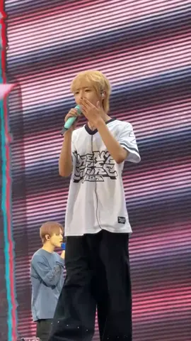 love u cowok blonde 😘😍 day2 #tds4injakarta #renjun #nctdream #huangrenjun 