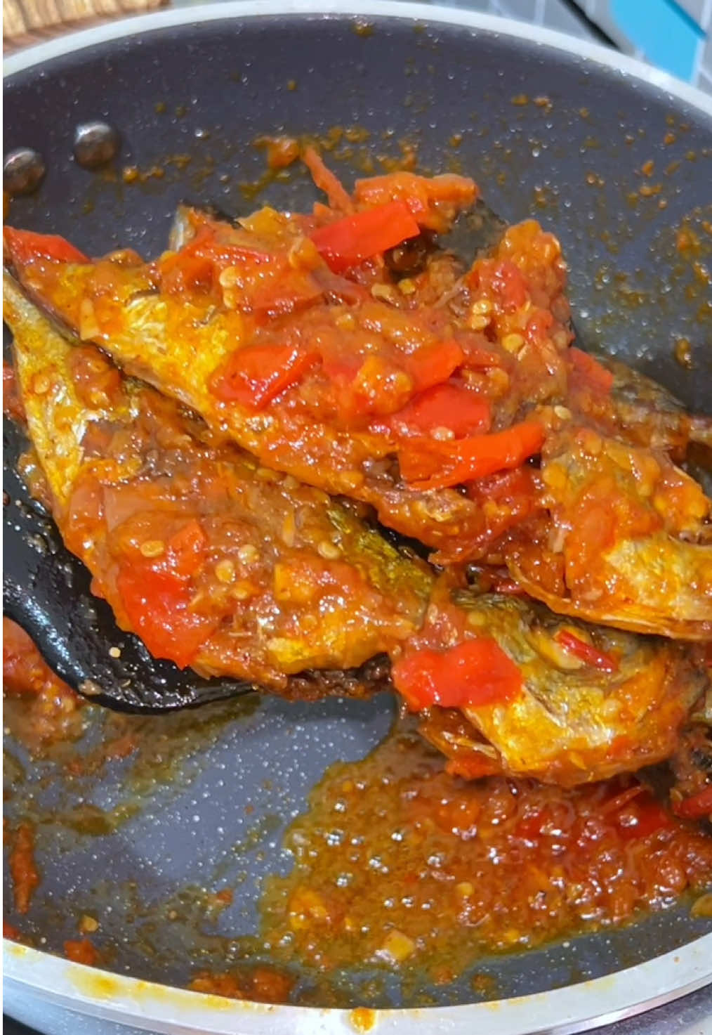 Balado ikan kembung🤤 #menuharian #resepmudah #ikankembung #fyp #makananpedas 