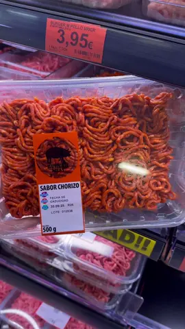 🥩 CARNE PICADA SABOR CHORIZO ✨ . 👉🏼 Carne picada de cerdo con un toque a chorizo 😱 . 👉🏼 Bandeja de 500 g 📦 . 👉🏼 Una opción diferente que sorprende en el lineal 👀 . 💶 PRECIO: 3,85 € . ✅ Visto en guadalajara 📍 . #mercadonanovedades #mercadonalovers #novedadesmercadona #carne #mercadona @inmaysusnovedades  . 👉🏼 ¿La habéis probado ya? ¡Contadnos qué tal sabe! 👇🏼