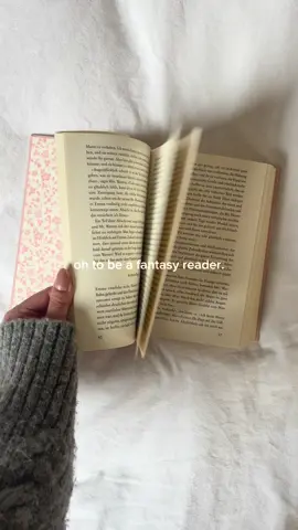 Oh to be a fantasy reader 🤍 #bookish #BookTok #fantasybooks #fourthwing #throneofglass 