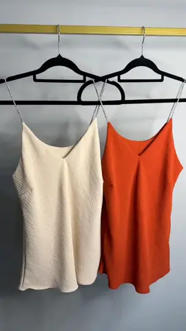 Dê uma olhada em Blusa Feminina Alça de Brilho Decote V Alcinha Strass Tecido Duna M G GG por R$31,00. Compre na Shopee agora!  Compre com o ID do produto.  ID:BFN-QGW-BUB👈👈