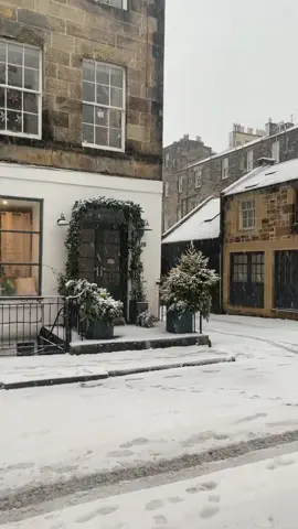 <100 days till Christmas 🎄  #christmas #edinburghchristmas #christmassnow #snowychristmas 