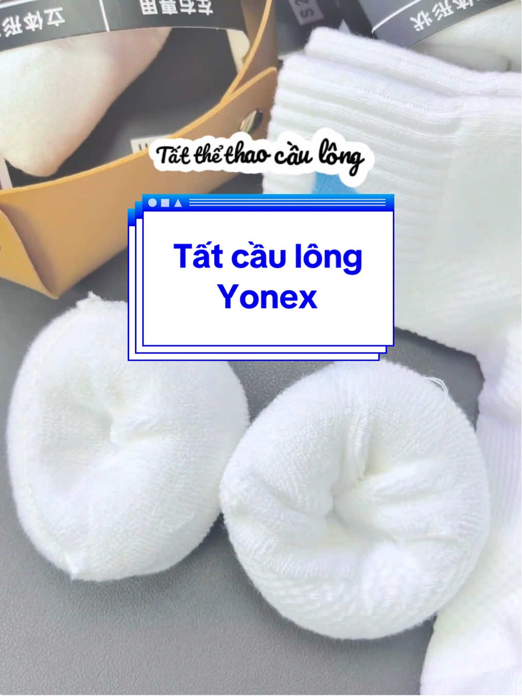 Thiết kế co giãn ôm chân, chống trượt, lớp đệm êm chân. Mua 1 đôi kèm quấn cán #tatyonex #tatthethao #tatcaulong #caulong #badminton 