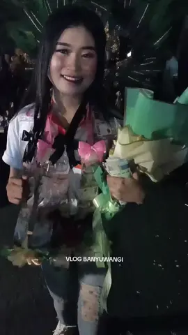 Mbk Floracantika Dancer Cantik Banjir saweran Karnival Desa Kaliploso #karnival #kaliploso #cluring #banyuwangi @floracantika 