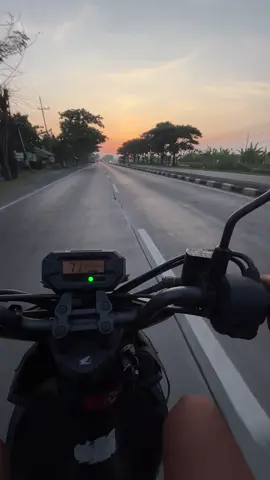Morning riding☺️ #HondaBeatStreet #esp #BeatStreet #HondaBeat #MotorHondan #Otomotif #foryoupage #beatstreet2019 #black #fyp #fy #fypシ゚#touring #kelilingindonesia #lamongan #pantura