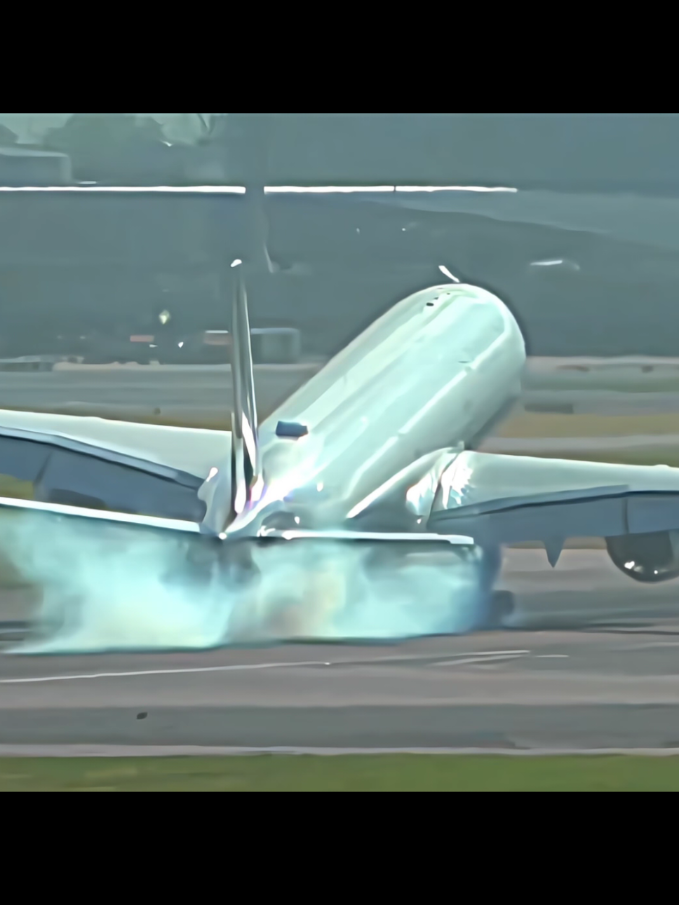 A350 Nearly Suffers a Tail Strike During Heavy Landing ✈️😱 #aviation #aircraft #foryoupage #fyp #usa  🎥:Evie Aviation 
