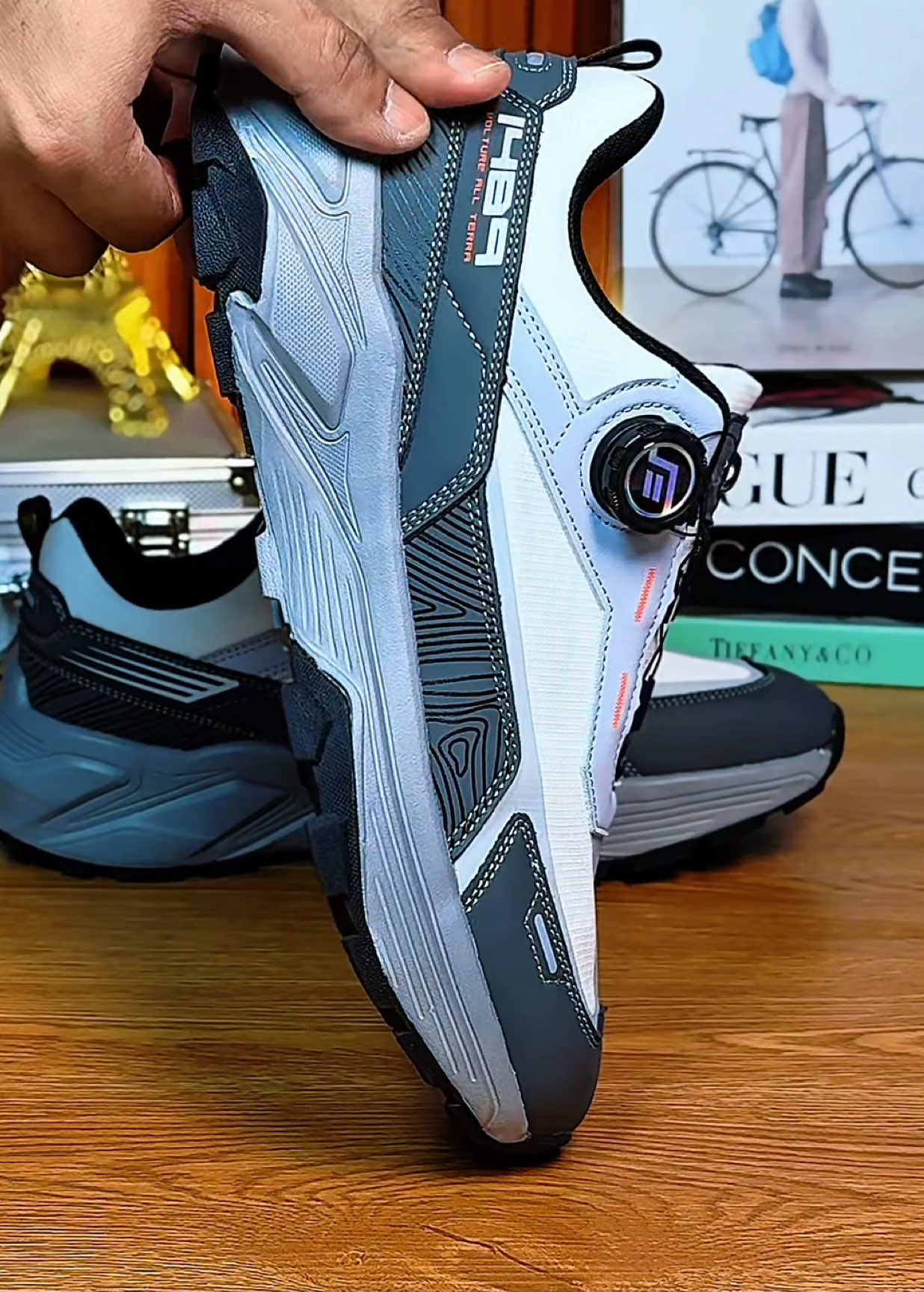 Sneakers casual pria outdoor rekomendasi sepatu adventure keren model tali putar design sporty ringan lentur antislip build quality solid trendy kekinian #sneakers #sneakerspria #sepatupria #lapakalaskaki #promomakangajian 