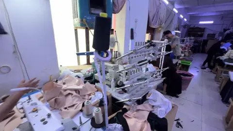 معمل خياطة جملة عراقي بخبرة واحتراف 🇮🇶 نجهز المحلات بالجملة والمدارس الخاصة بكافة التصاميم والمقاسات 🧥👕 زي مدرسي – ملابس عمل – تصاميم خاصة حسب الطلب ✅ جودة عالية – أسعار تنافسية – تسليم بالموعد 📩 للطلبات والاستفسار راسلنا على الخاص أو واتساب 🚛 شحن متوفر لكافة المحافظة