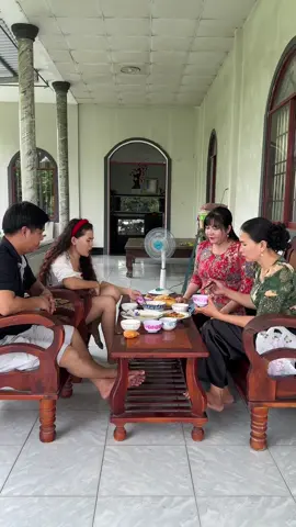 Ăn được thì ăn, ăn không được thì nhịn khỏi nói nhiều