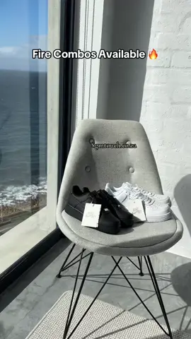 Grab yourself a Combo this festive🔥🔥🔥😍#silindelegantshocombos #southafricatiktok🇿🇦 #trendingvideo #beachview #sneakersupplier 