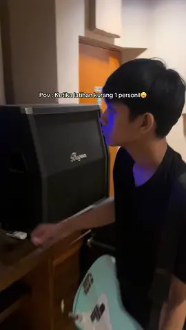 Kalian kalau latihan kayak gini juga?🤔 #funny #studio #band #poppunk #poppunksnotdead 