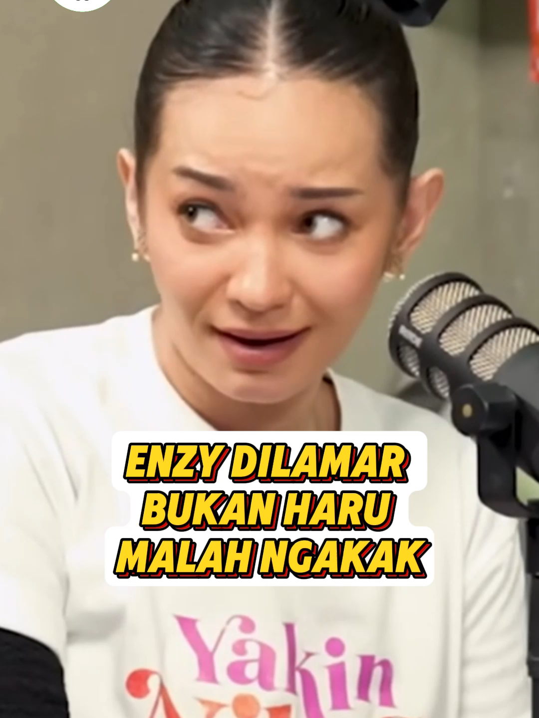 ENZY DILAMAR BUKAN HARU MALAH NGAKAK Tonton selengkapnya di YT HAS Creative - PWK. Bersama Gofar Hilman dan Enzy Storia. #ketawaitusehat #PodcastWarungKopi #PWK #enzy #enzystoria