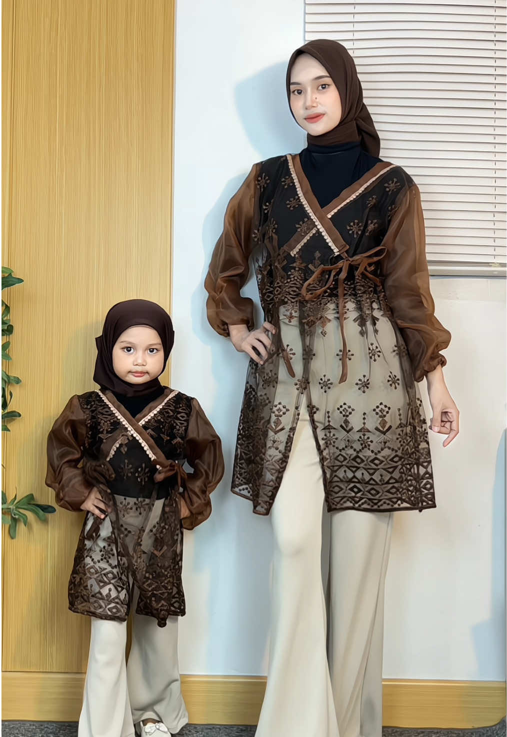 Rekomendasi outer brukat couple mom and baby✨ #inspirasioutfit #tunikouter #outerbrukat #outfitlebaran #outfitkondangan 