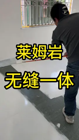 现在业主们装修都不贴瓷砖刮腻子了，因为不好打理还不好看，直接用莱姆岩，现代极简风的效果，高级显大#旧房改造 #新房装修 #莱姆岩 #施工现场实拍 