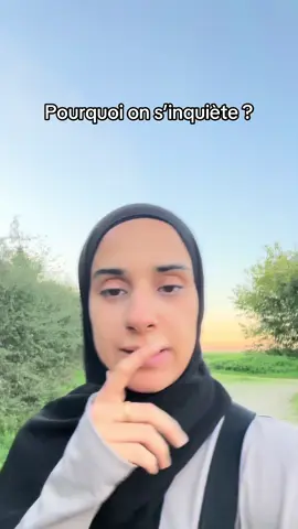 L'inquiétude fait partie de la nature humaine... mais quand on médite sur la grandeur de notre Créateur, on réalise qu'il n'y a en réalité rien à craindre. Il veille sur nous, toujours. Et jamais Il ne nous abandonnera. #muslimtiktok #tawwakul #rappelislam #islamic_video #fyp 