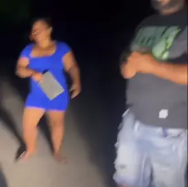 Operativo migratorio, mujer dice ser dominicana gritando porque el control migratorio le llevó el espso  #Operativo #PoliciaNacional #migracion #migrantes 