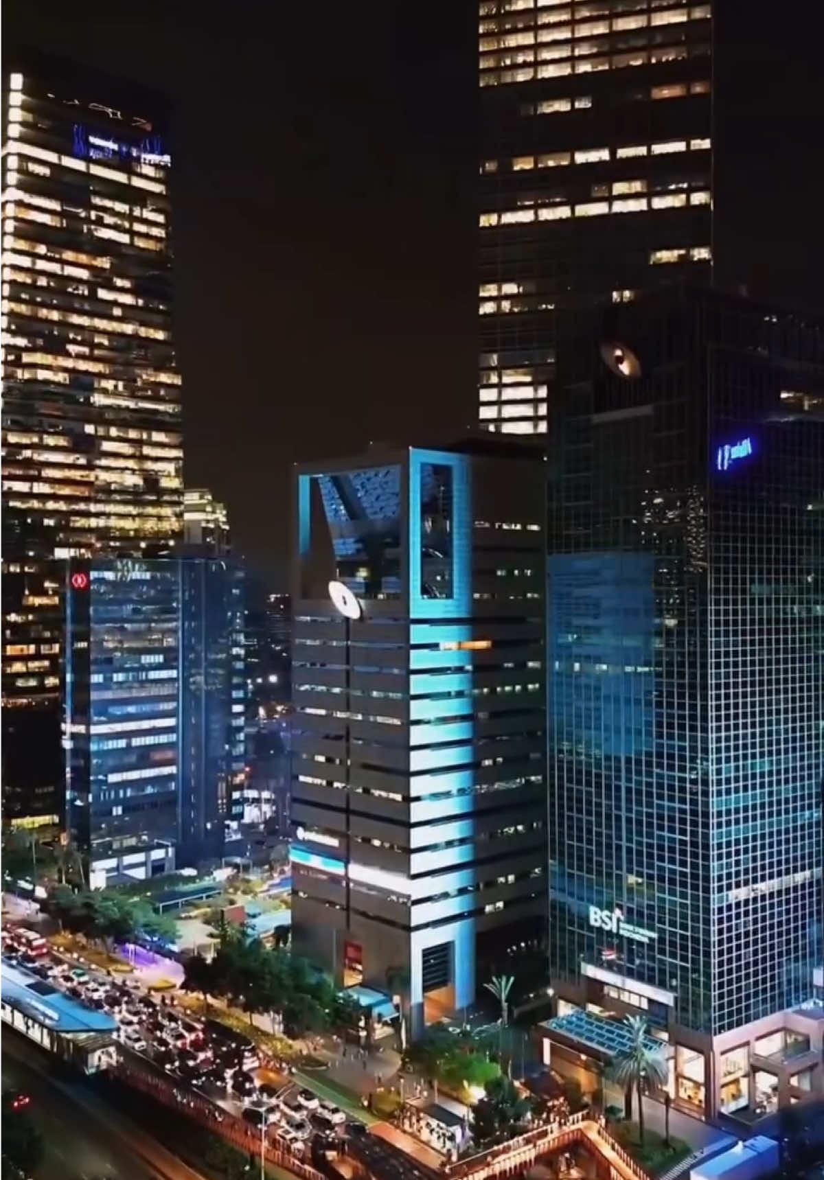 Jakarta comes alive when the sun goes down, a skyline of lights, energy, and endless stories reaching for the sky.  Cr/ig: blacktoner_5150 📍 Jakarta, Indonesia #WonderfulIndonesia #JakartaCity #CityLights #UrbanWonder #IndonesiaAtNight