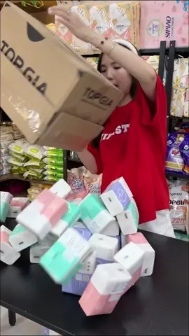 Khăn giấy rút dạng gói để bàn tiện lợi, phù hợp để ba lô, túi xách hoặc cốp xe mang theo người giá ưu đãi và freeship #khangiay #giayan #giadungtienich #giadungnhabep #khangiayrut   