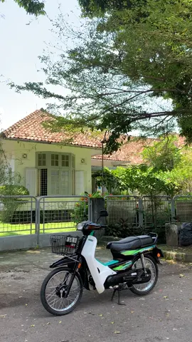 “angin untuk meniup rambut mu, aku untuk mencintaimu.” Dilan 1990 #dilanmilea #dilan1990 #dilan1991 #mileasuaradaridilan #astreagrandindonesia 